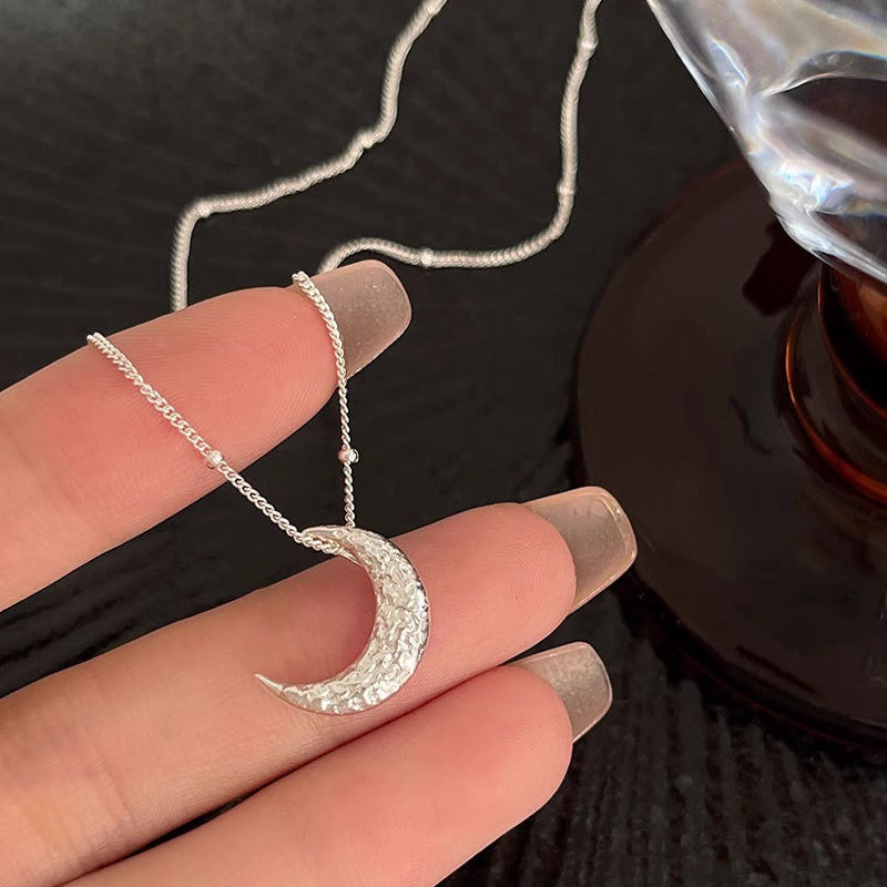 Sterling Silver Textured Crescent Moon Clavicle Chain (Light Retro Understated Light Luxury Style)