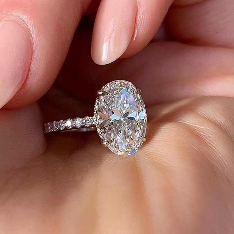Oval Center Stone Halo Diamond Ring (Light Luxury Ritual Style Series)