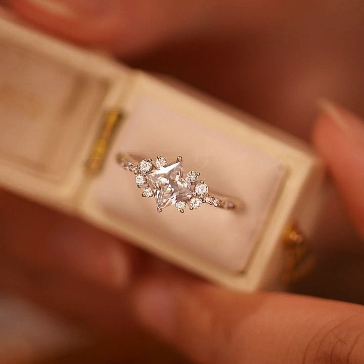 Kite-Cut Center Diamond Star Cluster Ring (Luxury Ritual Personalized Style)