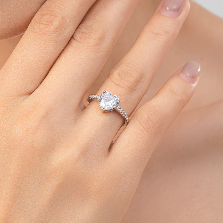 Heart-Shaped Center Diamond Micro-Diamond Ring (Romantic Luxury Ritual Style)