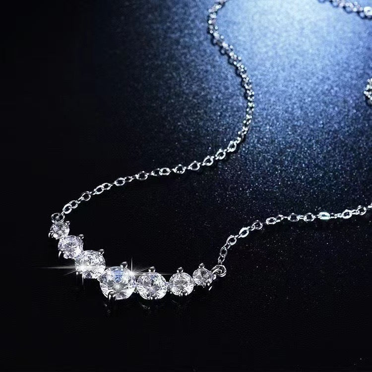 Luxury Shining Diamond Pendant Choker (Temperament Daily Necklace)