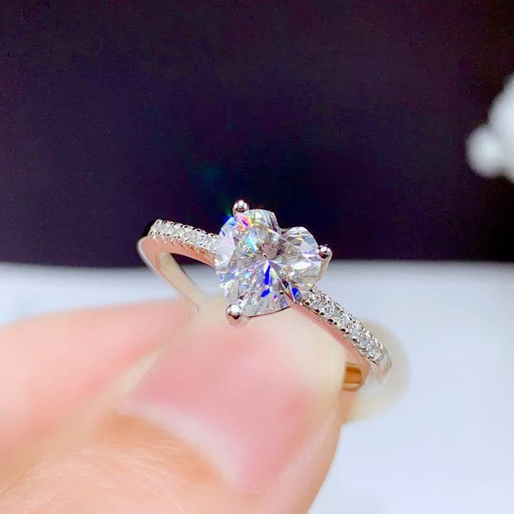 Heart-Shaped Center Diamond Micro-Diamond Ring (Romantic Luxury Ritual Style)
