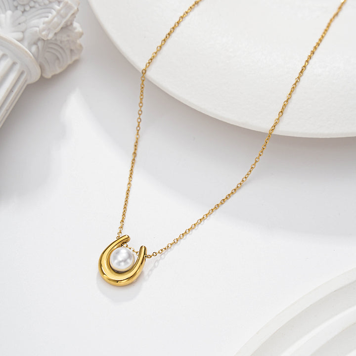 Horseshoe Pearl Choker (Light Luxury Minimalist Elegance Style)