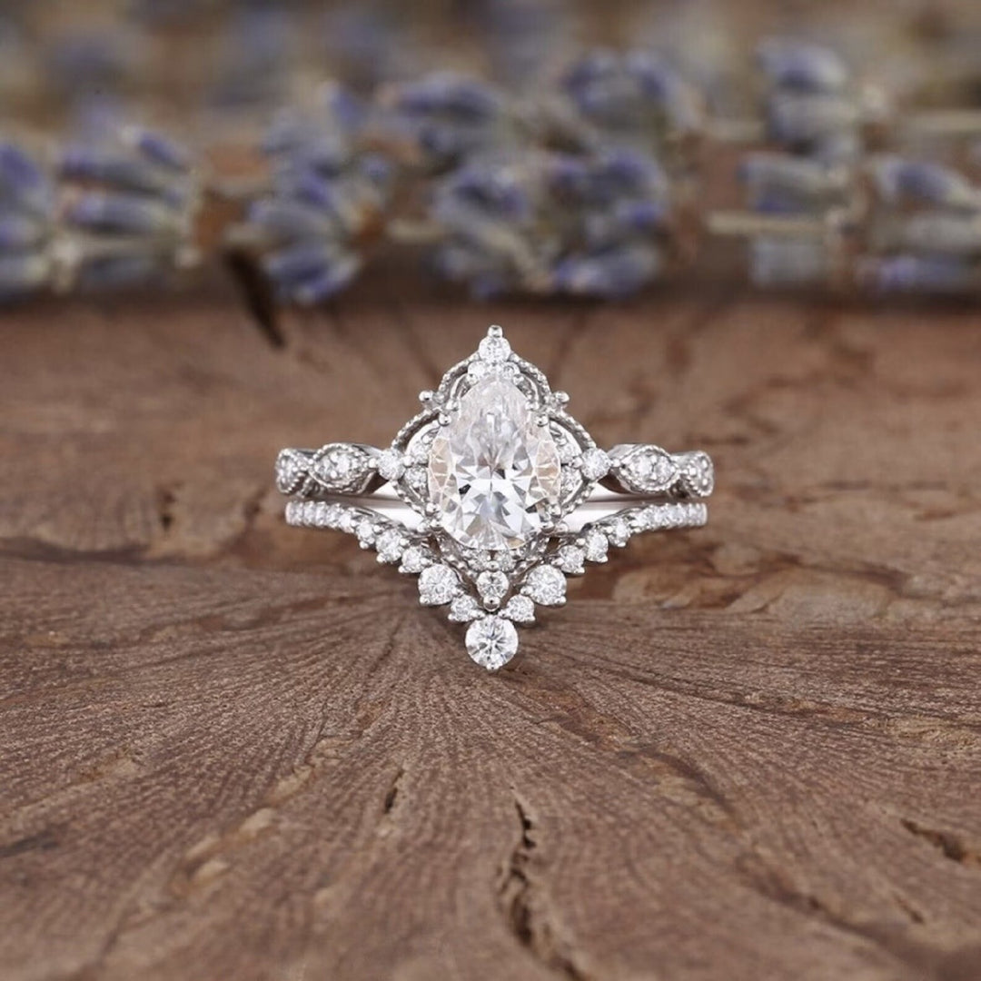 Vintage Lace Pear-Cut Center Stone Stackable Ring Set (Light Luxury Niche Romantic Band Set)