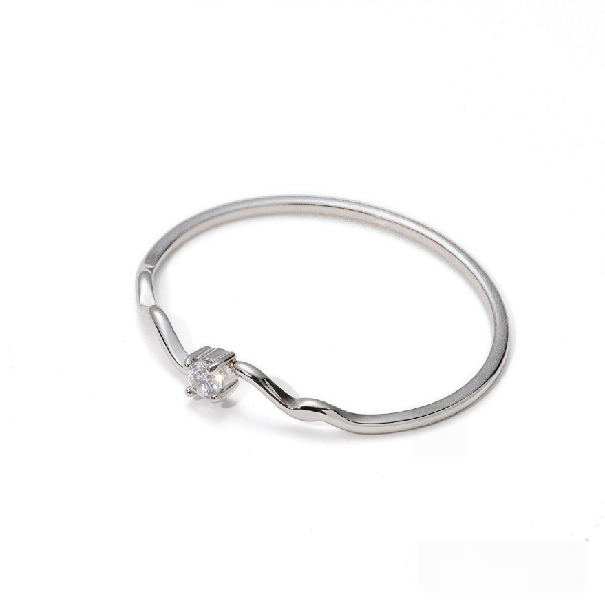 Wave‑Shaped Single Diamond Thin Ring