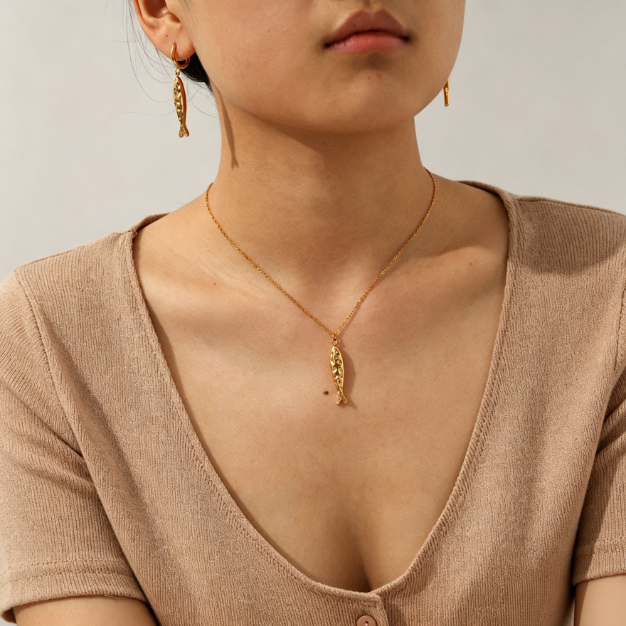 S925 Silver Gold‑Plated Hammered Fish Jewelry Set, Vintage Textured Fish Pendant Necklace & Huggie Earring 2‑Piece Set
