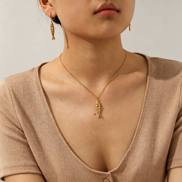 S925 Silver Gold‑Plated Hammered Fish Jewelry Set, Vintage Textured Fish Pendant Necklace & Huggie Earring 2‑Piece Set