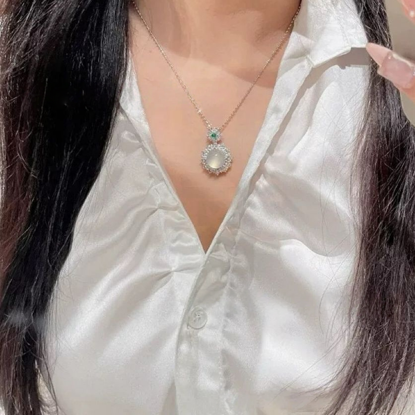 Moonstone Halo Gemstone Necklace (Light Luxury Niche Elegant Necklace)