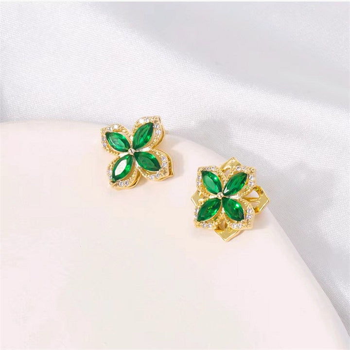 Four-Leaf Flower Diamond Stud Set (Light Luxury Niche Design Earrings)