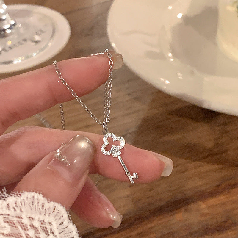Clover Hollow Pave Diamond Key Collarbone Necklace, 2 Colors Gold & Silver Luxury Niche Guardian Jewelry