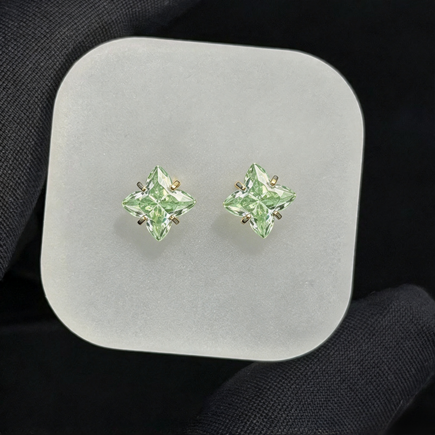 Gradient Color Clover Stud Earrings