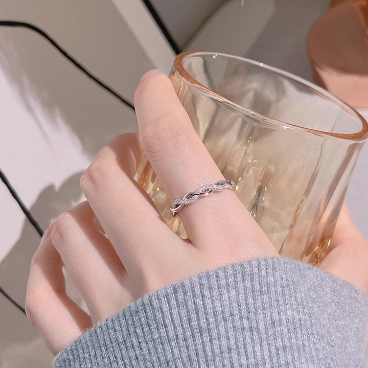 Twisted Diamond Stackable Ring (2 Colors Delicate Luxury Band)