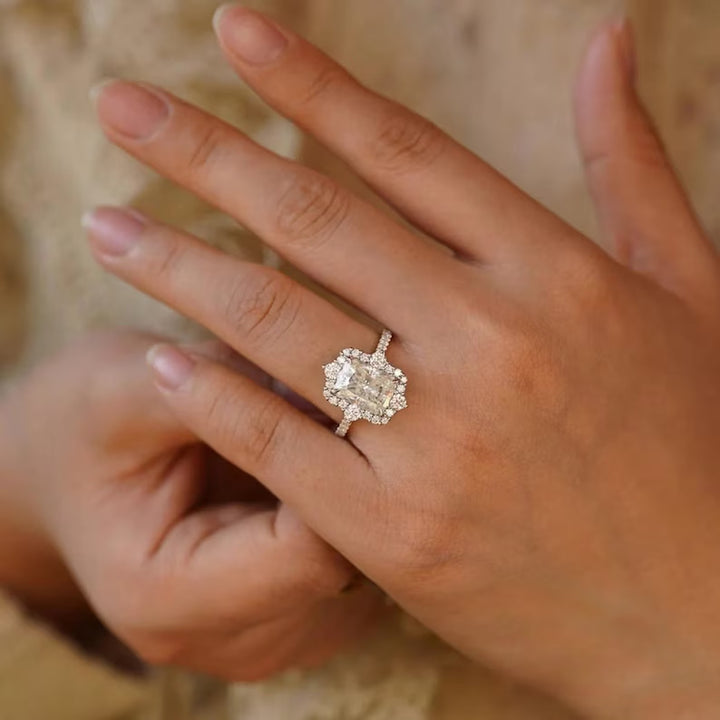 Starburst Halo Radiant Cut Ring (Light Luxury Niche Engagement Band)