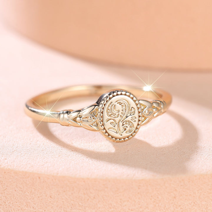 Vintage Engraved Floral Oval‑Plate 14K Gold Thin Band Ring