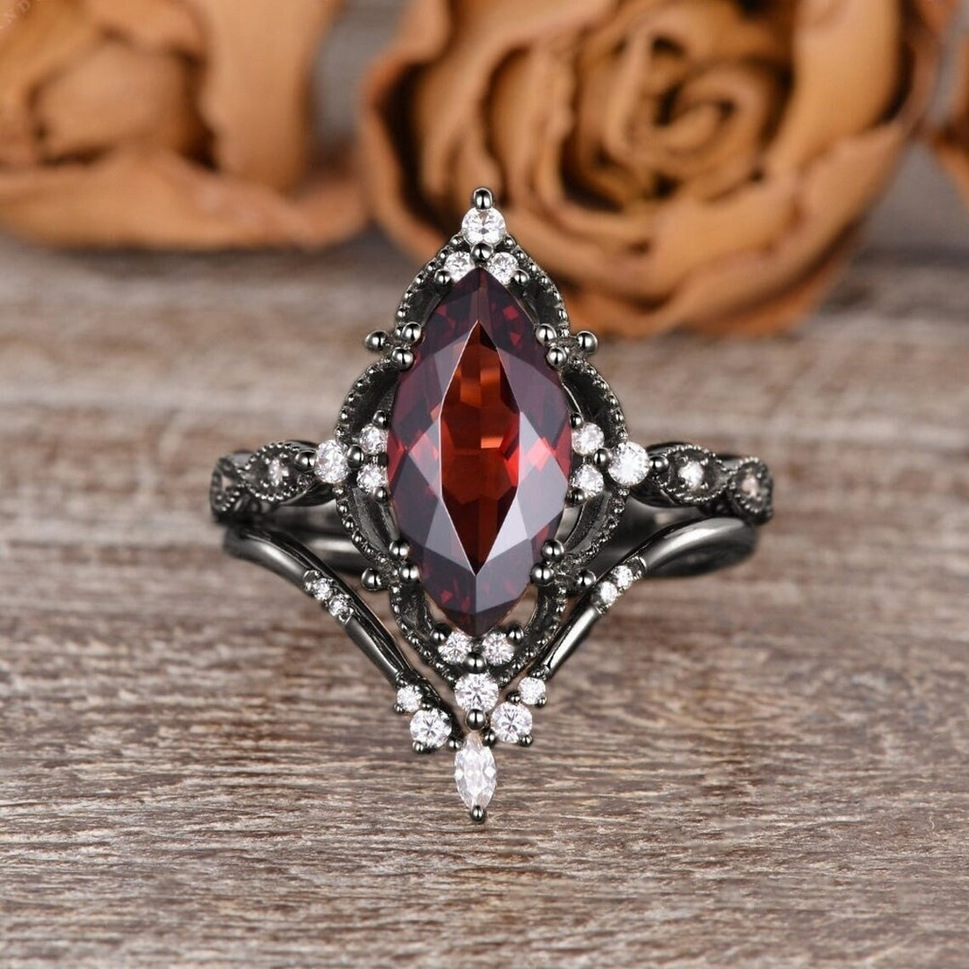 Vintage Gothic Marquise Gemstone Ring (Light Luxury Niche Individual Band)