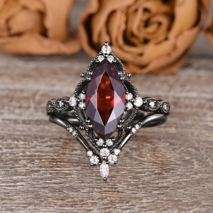 Vintage Gothic Marquise Gemstone Ring (Light Luxury Niche Individual Band)
