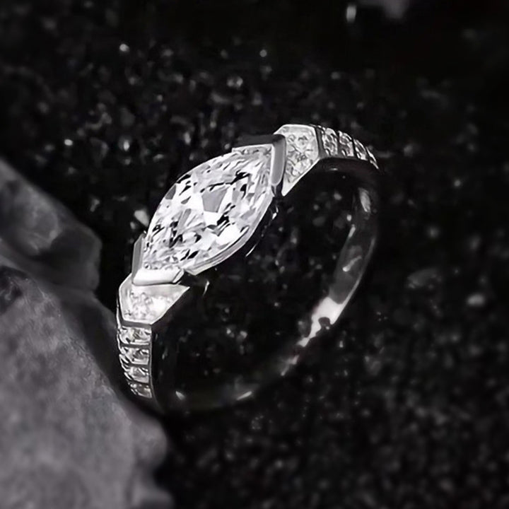 Light Luxury Eye of Horus Moissanite 925 Silver Ring