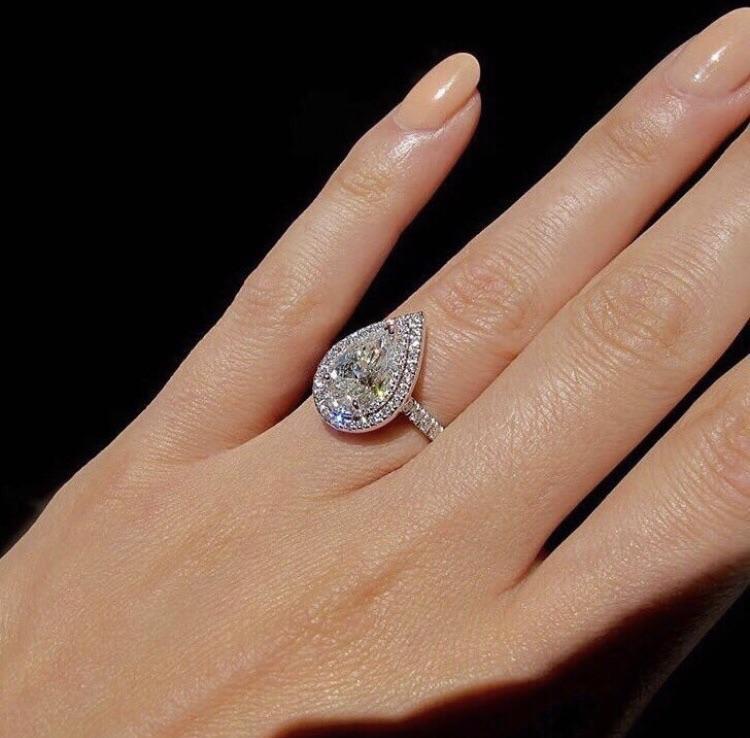 Cone-Shaped Full Zircon Closed Ring for Women