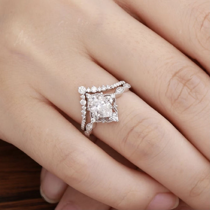 Vintage Lace Pear-Cut Center Stone Stackable Ring Set (Light Luxury Niche Romantic Band Set)