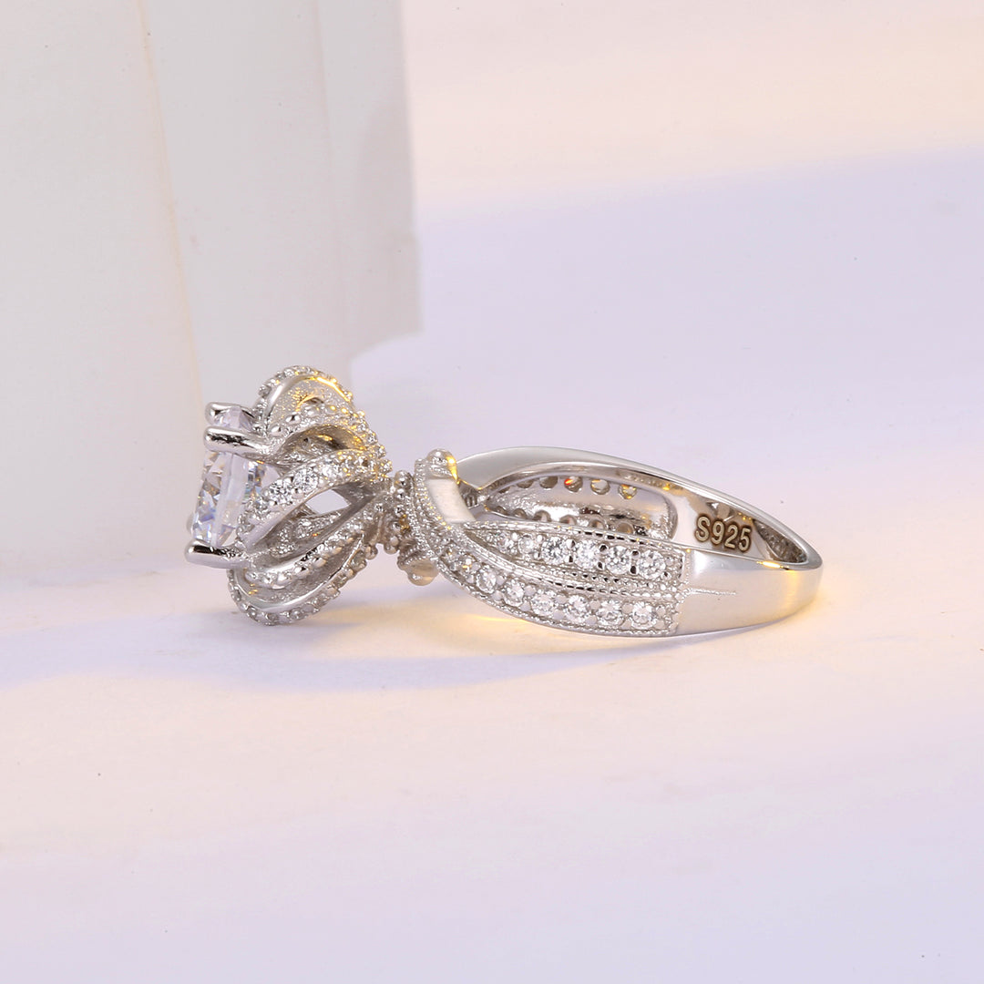 Intertwined Halo Center Stone Ring (Light Luxury Niche Romantic Band)