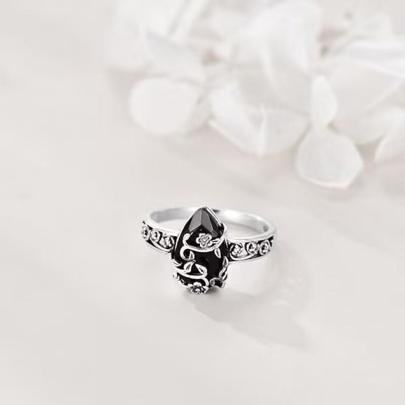 Vintage Vine Black Agate Ring (Light Luxury Niche Dark Style Band)