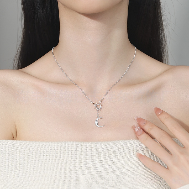Vintage Sun & Moon Face Split Collarbone Necklace, S925 Silver Sun Crescent Face Pendant Chain, Gold & Silver Two-Tone Niche Jewelry