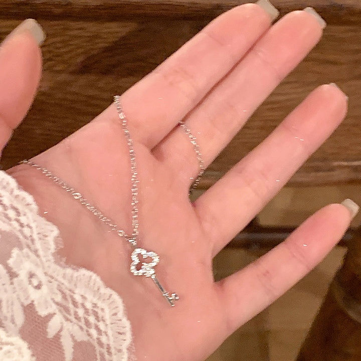 Clover Hollow Pave Diamond Key Collarbone Necklace, 2 Colors Gold & Silver Luxury Niche Guardian Jewelry