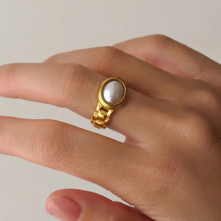 Chain Scalloped Oval Pearl Gold Plated Ring, Vintage Light Luxury Titanium Steel Statement Band