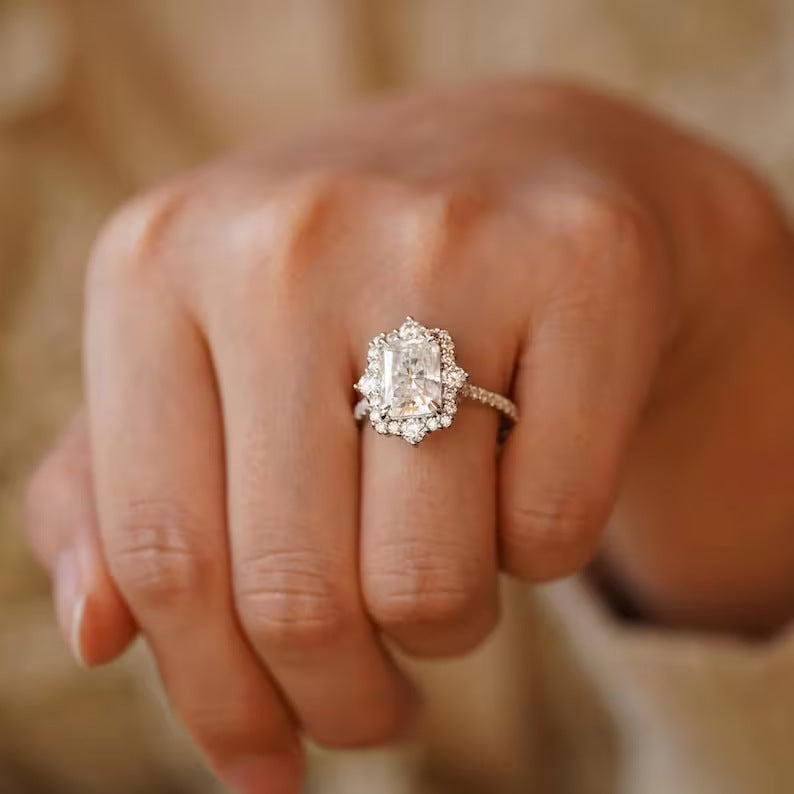 Starburst Halo Radiant Cut Ring (Light Luxury Niche Engagement Band)