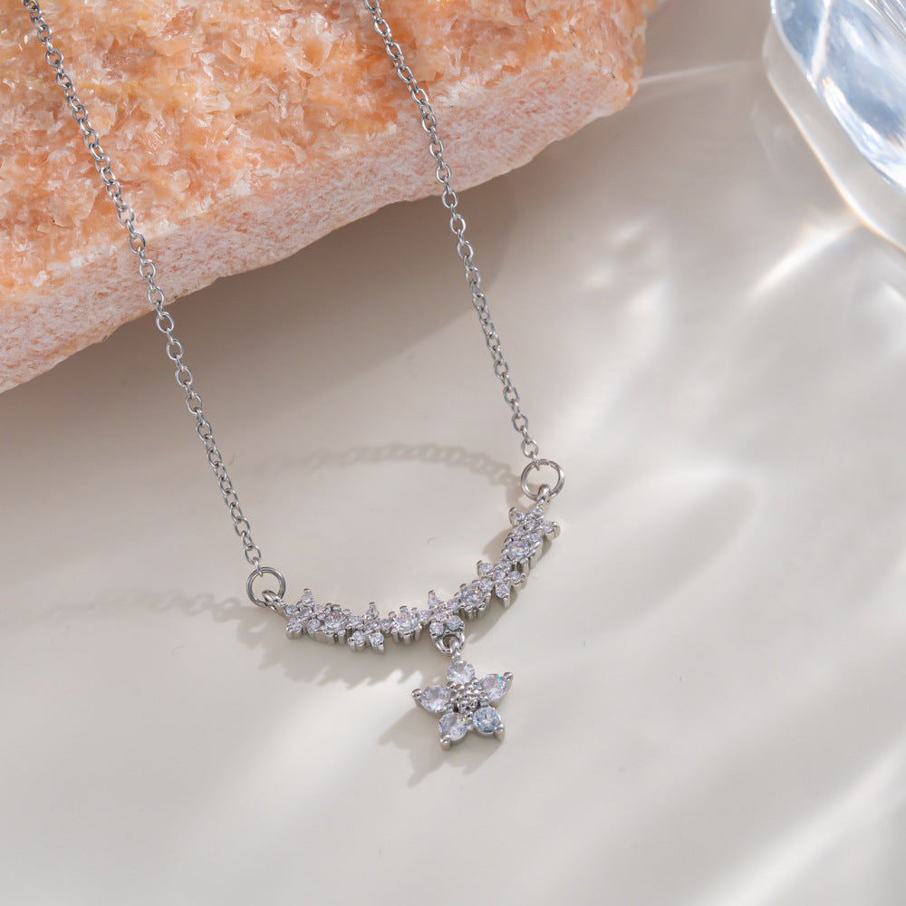 V‑Shape Pave Diamond Drop Clover Collarbone Necklace, Dainty Sparkling Floral Pendant Chain, Gold & Silver Two‑Tone Ladies Jewelry