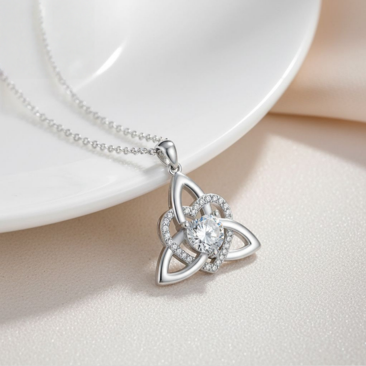 Celtic Knot Heart Center Stone Necklace (Light Luxury Niche Guardian Meaning Clavicle Chain)