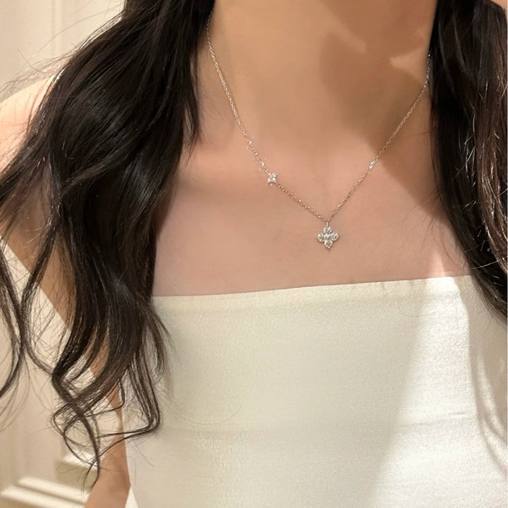 Double Four‑Leaf Clover Diamond Clavicle Necklace