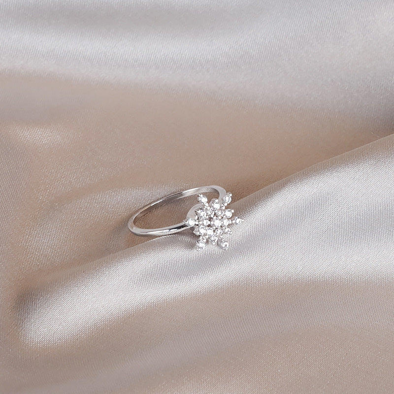Snowflake Pavé Ring (Light Luxury Niche Winter Ambiance Band)