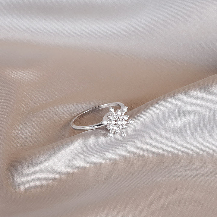 Snowflake Pavé Ring (Light Luxury Niche Winter Ambiance Band)