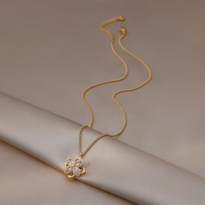 Rotatable Four-Leaf Flower Diamond-Studded Clavicle Chain (Understated Light Luxury Style)