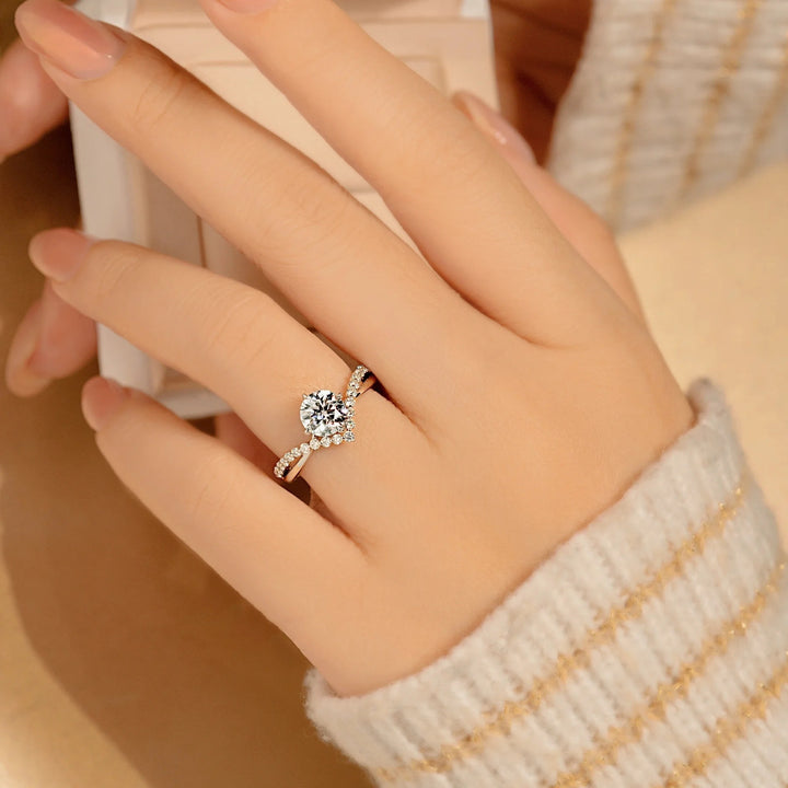 Twisted Band Accent Diamond Ring (Women's Luxury Elegant Style)