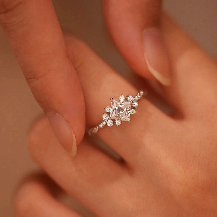 Kite-Cut Center Diamond Star Cluster Ring (Luxury Ritual Personalized Style)