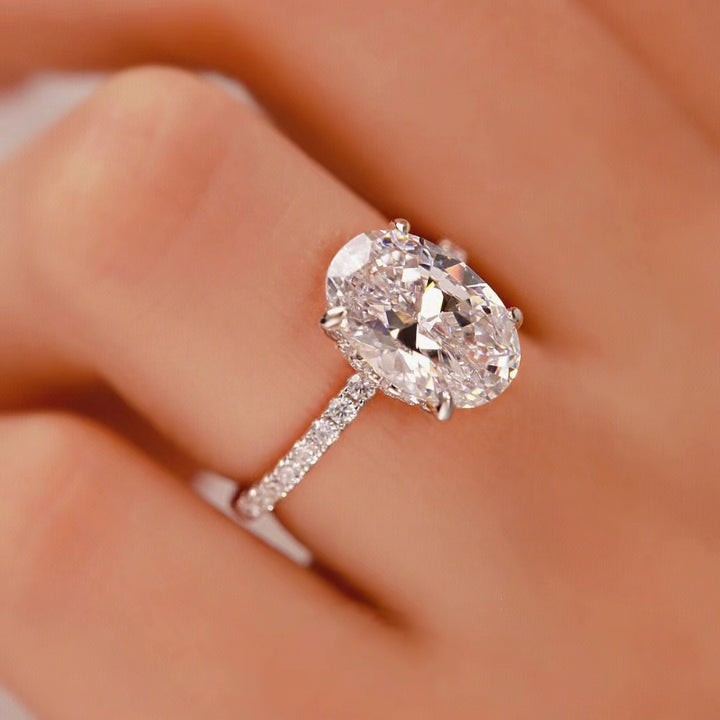 Oval Center Stone Halo Diamond Ring (Light Luxury Ritual Style Series)