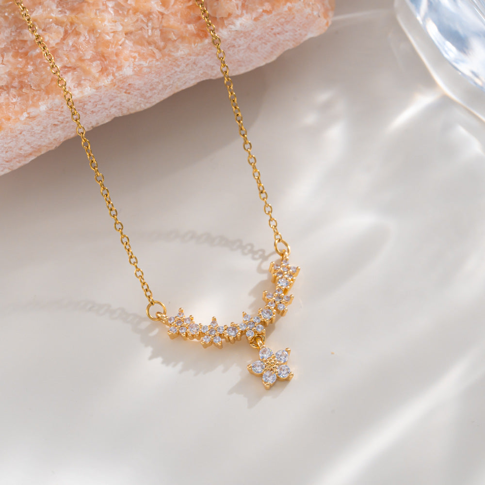 V‑Shape Pave Diamond Drop Clover Collarbone Necklace, Dainty Sparkling Floral Pendant Chain, Gold & Silver Two‑Tone Ladies Jewelry