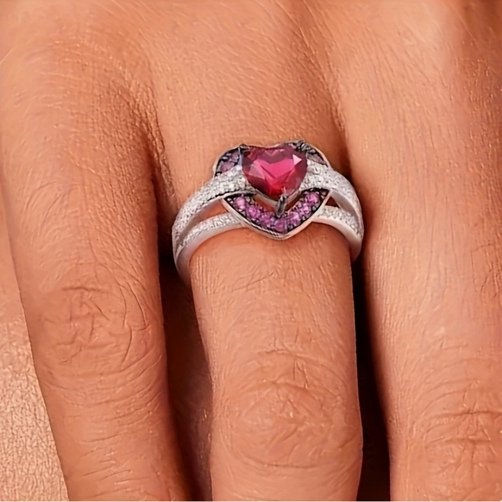 Heart‑Shaped Magenta Diamond Halo Ring