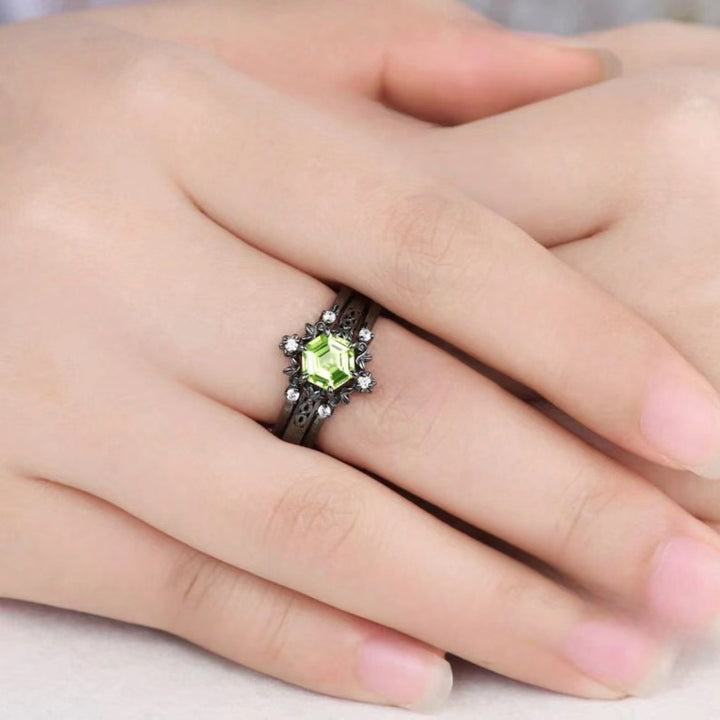 Black‑Tone Hexagonal Simulated Peridot Floral Ring Set