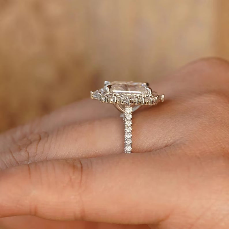 Starburst Halo Radiant Cut Ring (Light Luxury Niche Engagement Band)