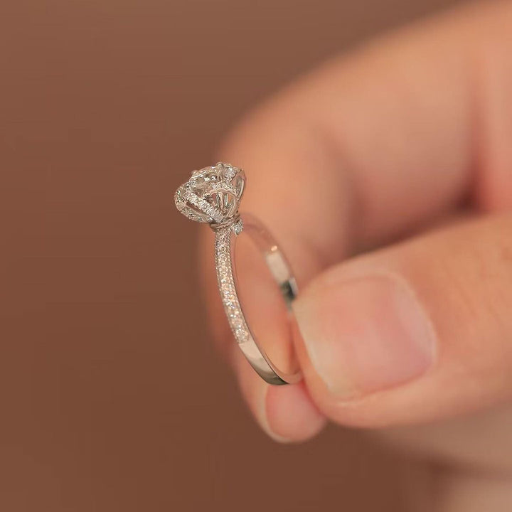 Floral Halo Center Stone Ring (Light Luxury Niche Engagement Ring)
