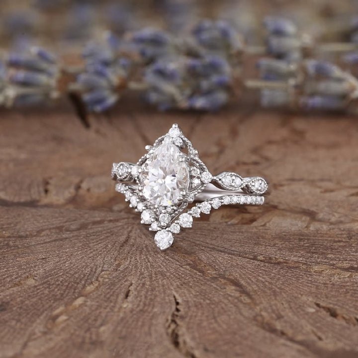 Vintage Lace Pear-Cut Center Stone Stackable Ring Set (Light Luxury Niche Romantic Band Set)