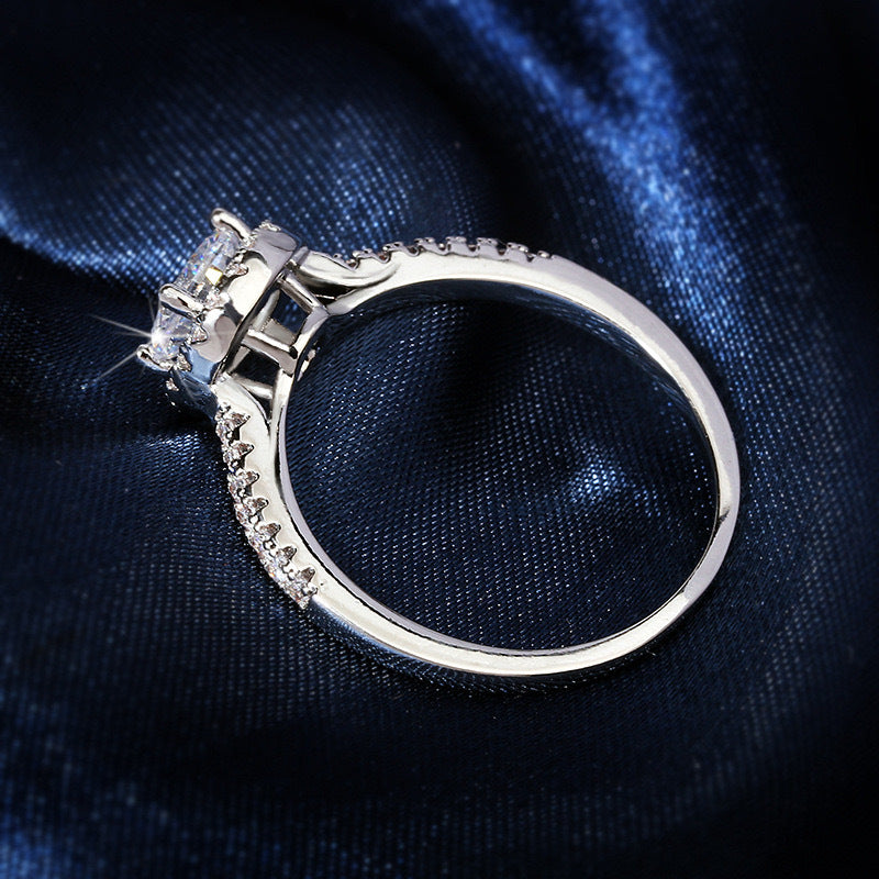 Brilliant Halo Round Moissanite Engagement Ring for Women