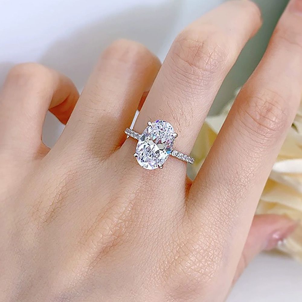 Oval Center Stone Halo Diamond Ring (Light Luxury Ritual Style Series)