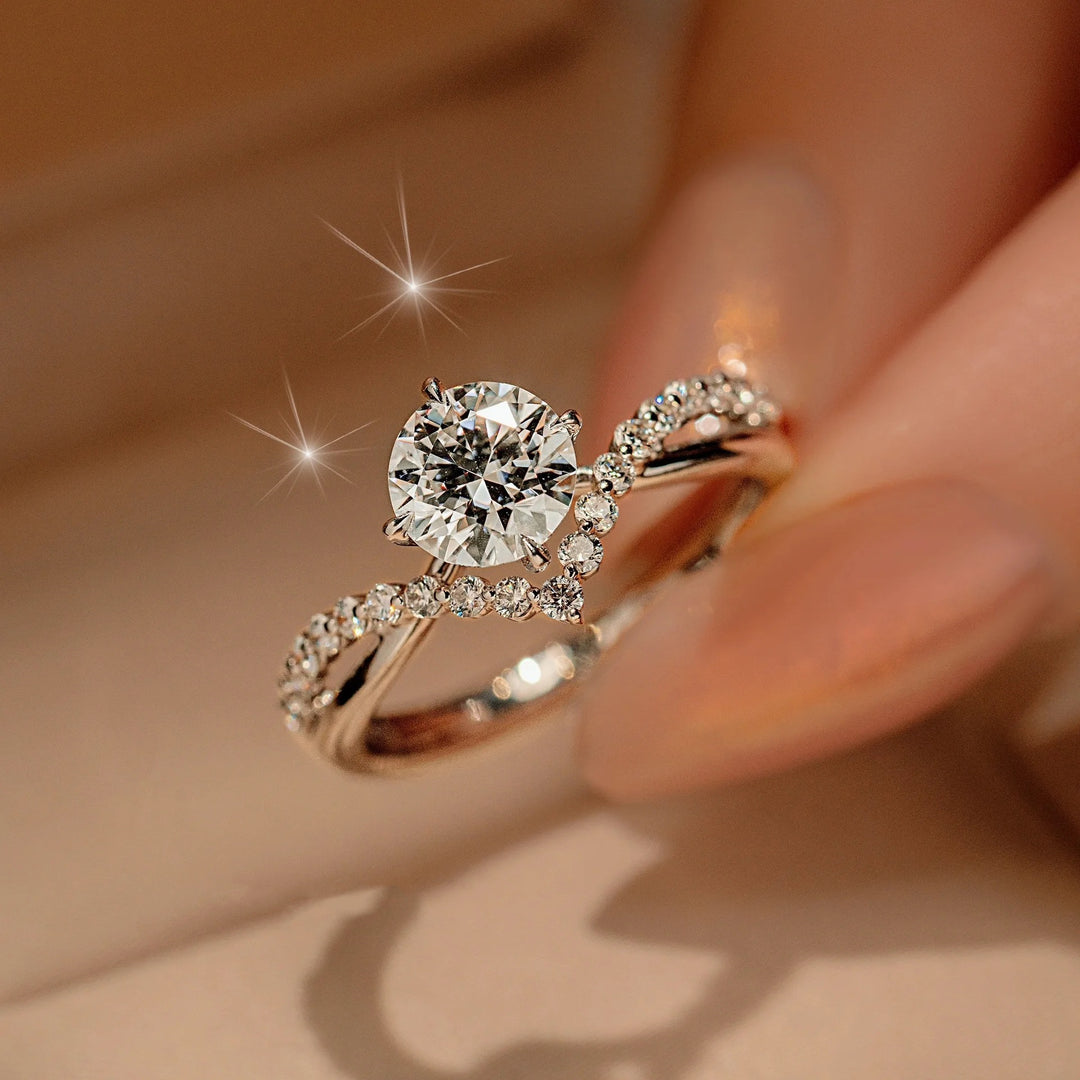 Twisted Band Accent Diamond Ring (Women's Luxury Elegant Style)
