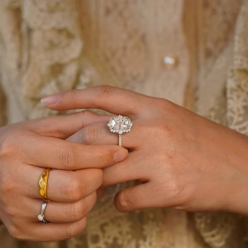 Starburst Halo Radiant Cut Ring (Light Luxury Niche Engagement Band)