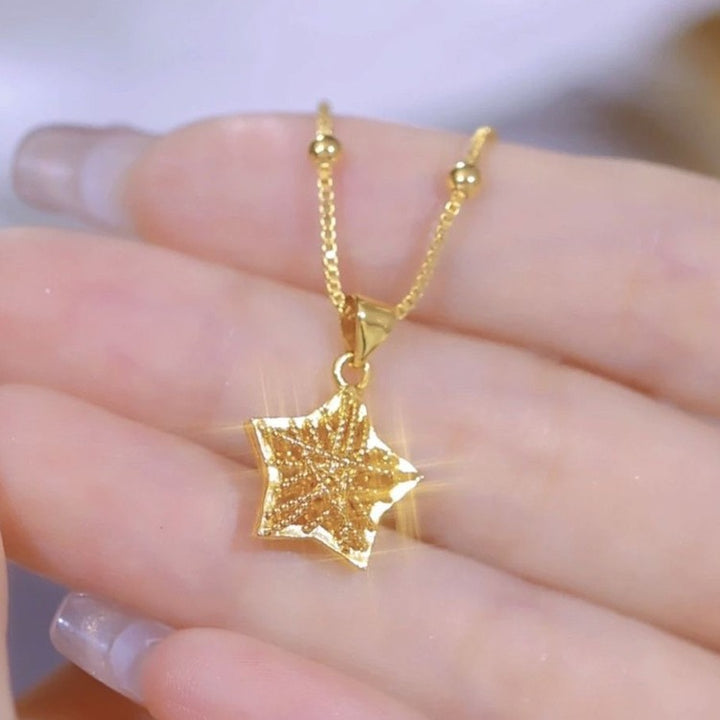 Gold Wire-Woven 3D Star Pendant Necklace (Delicate Luxury Choker)