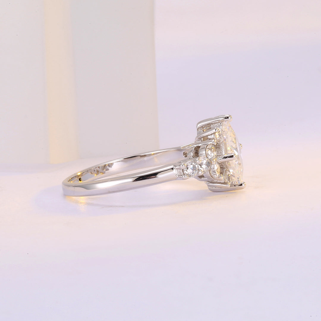 Princess-Cut Center Stone Pavé Accent Ring (Luxury Engagement & Statement Band)